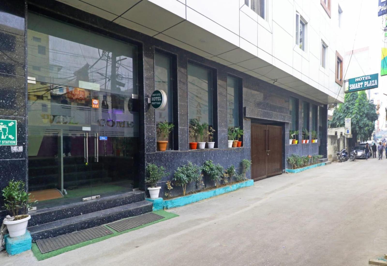 Hotel Smart Plaza By Smart Group Nuova Delhi Esterno foto