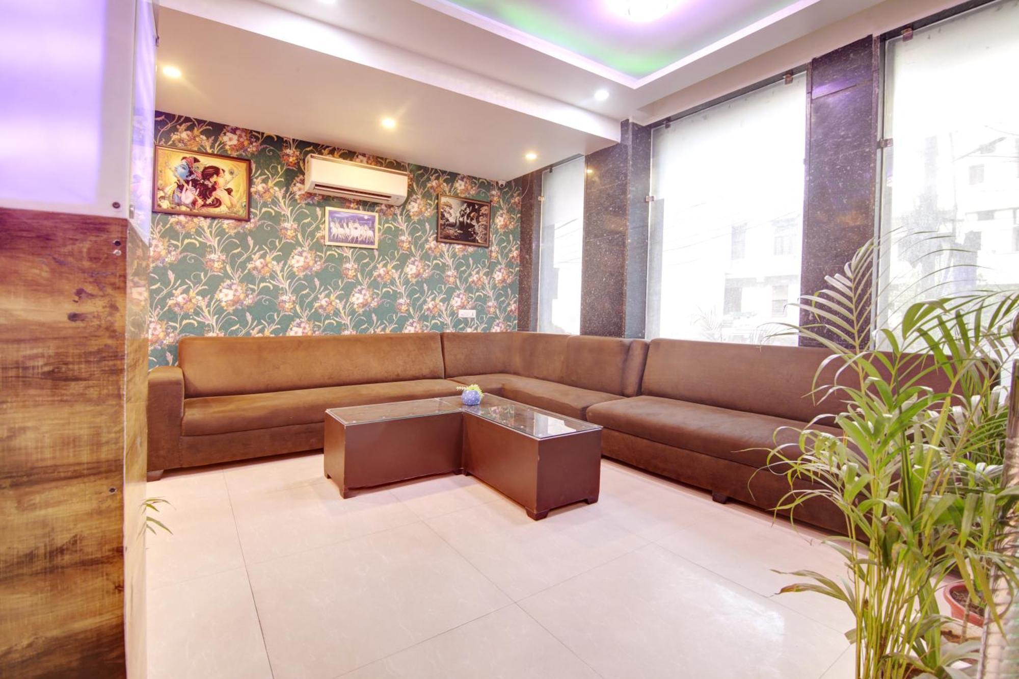 Hotel Smart Plaza By Smart Group Nuova Delhi Esterno foto
