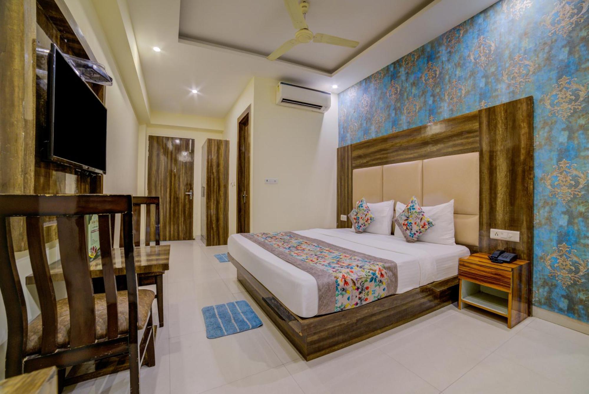 Hotel Smart Plaza By Smart Group Nuova Delhi Esterno foto