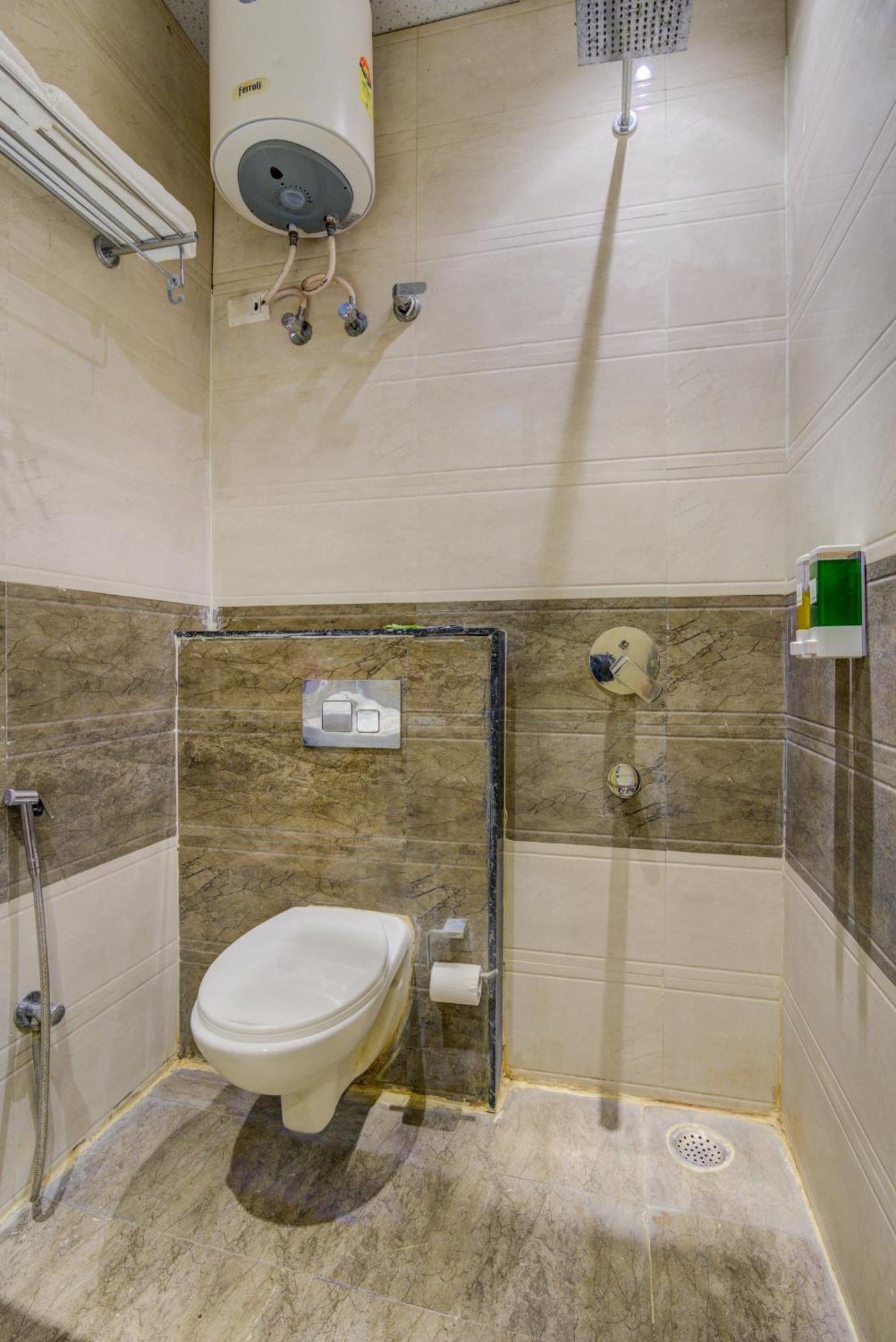 Hotel Smart Plaza By Smart Group Nuova Delhi Esterno foto