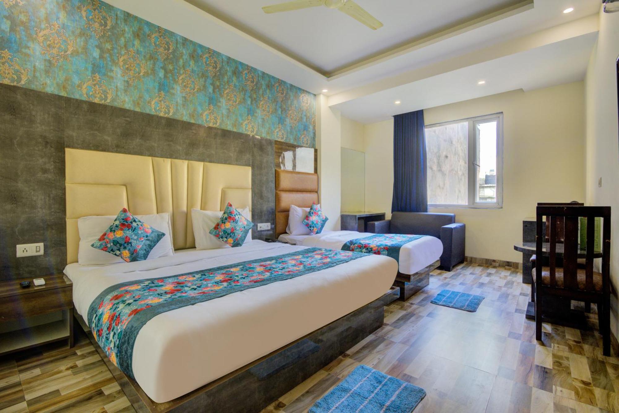 Hotel Smart Plaza By Smart Group Nuova Delhi Esterno foto
