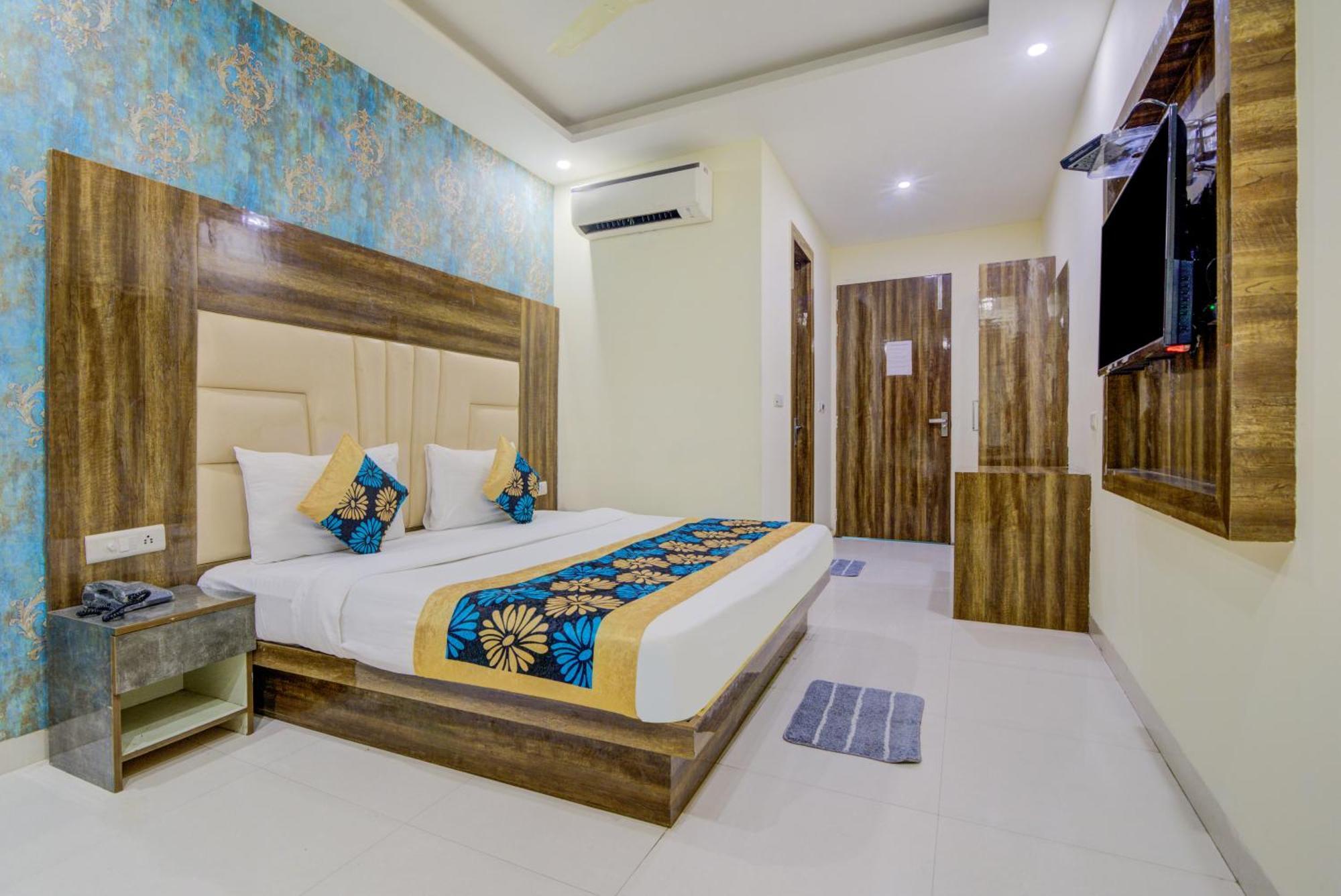 Hotel Smart Plaza By Smart Group Nuova Delhi Esterno foto