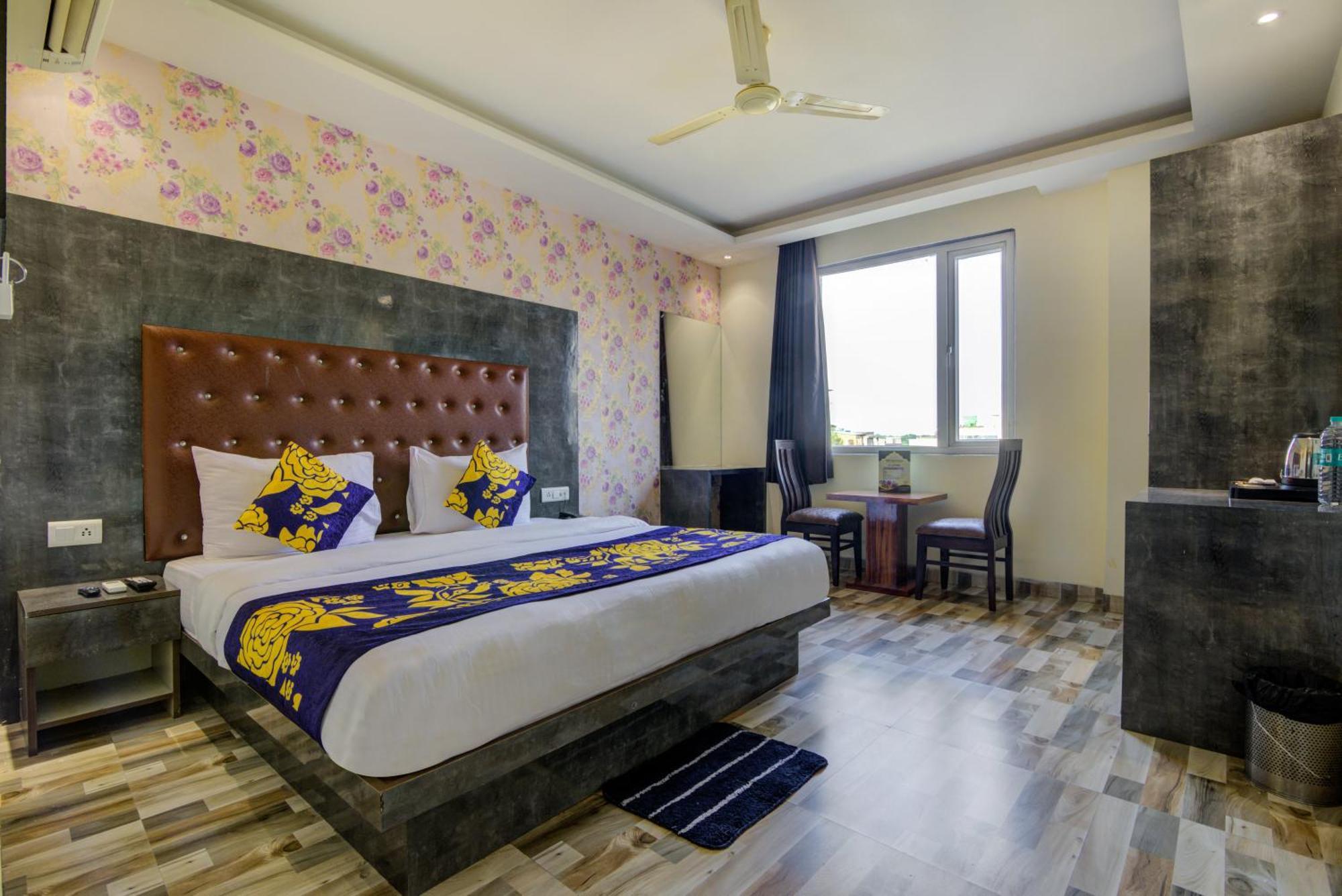 Hotel Smart Plaza By Smart Group Nuova Delhi Esterno foto