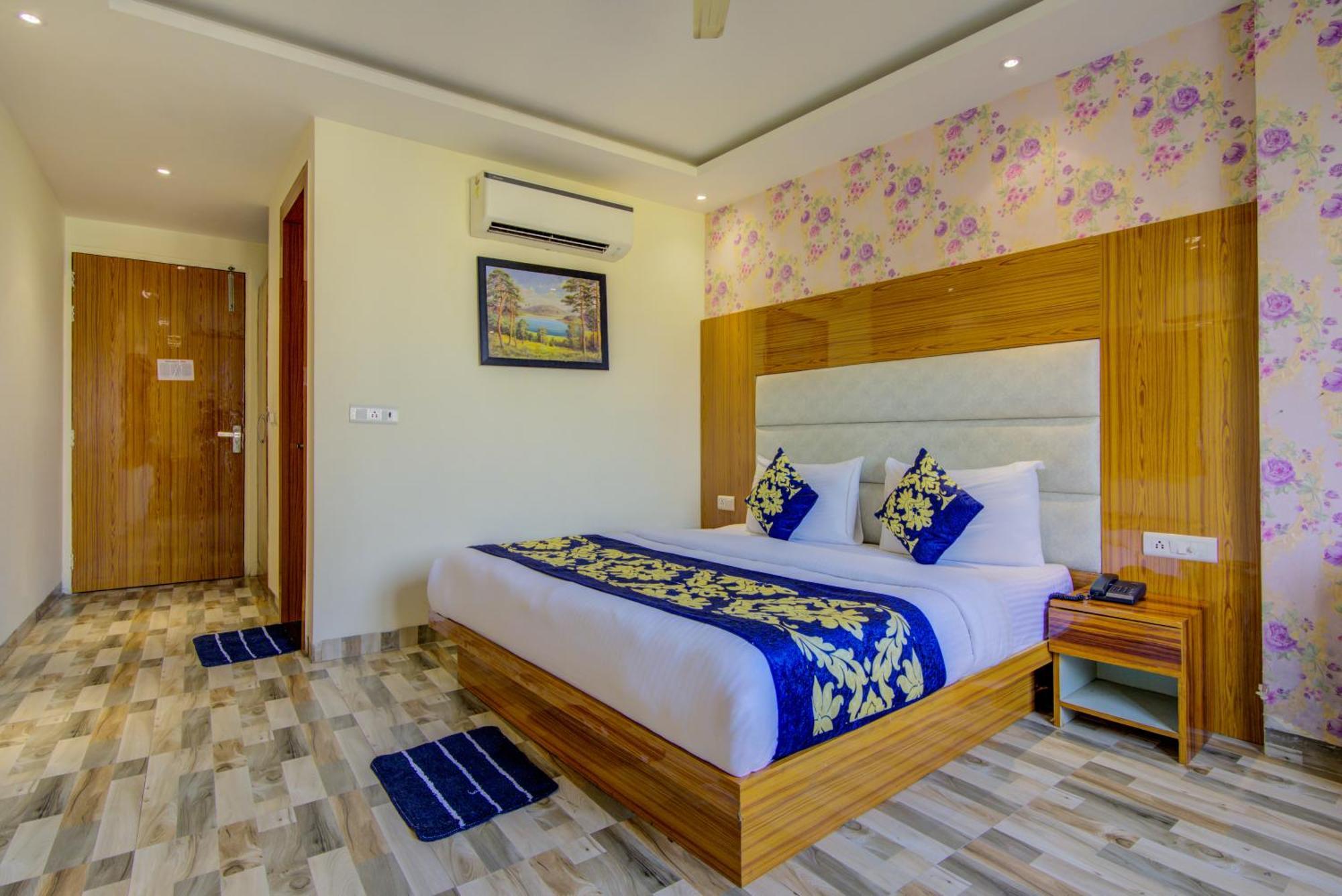 Hotel Smart Plaza By Smart Group Nuova Delhi Esterno foto